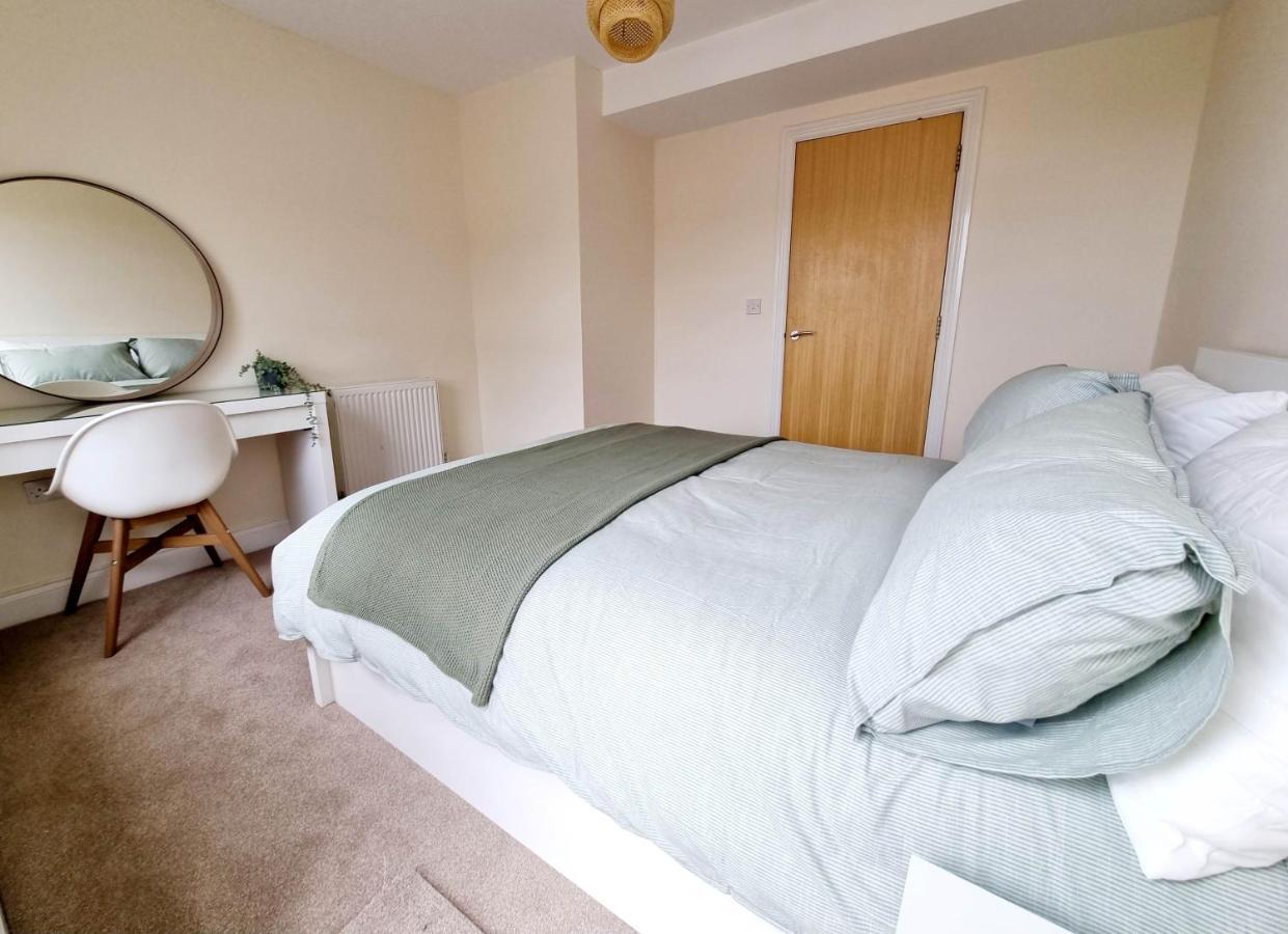 Cityscape Haven: 1 Bedroom Apartment With Terrace And City View Bournemouth Exteriér fotografie