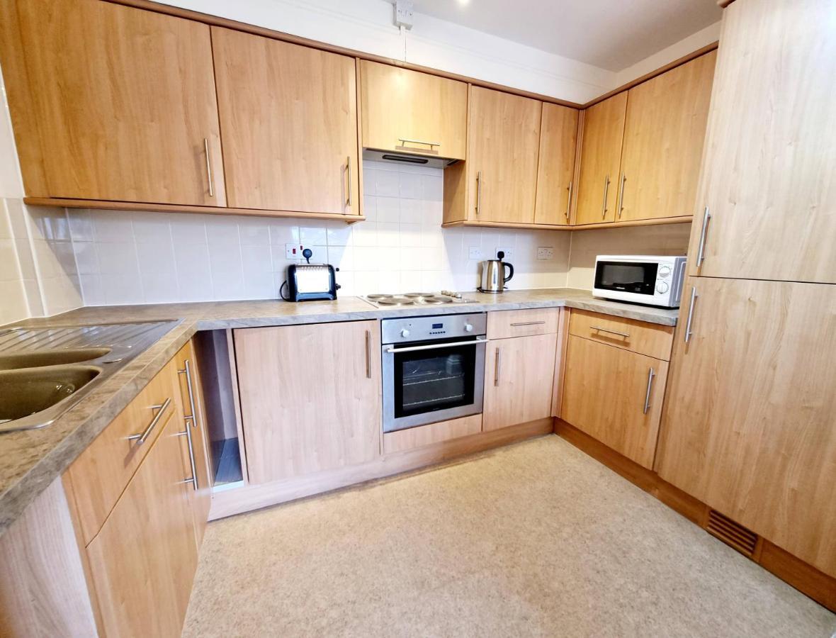 Cityscape Haven: 1 Bedroom Apartment With Terrace And City View Bournemouth Exteriér fotografie